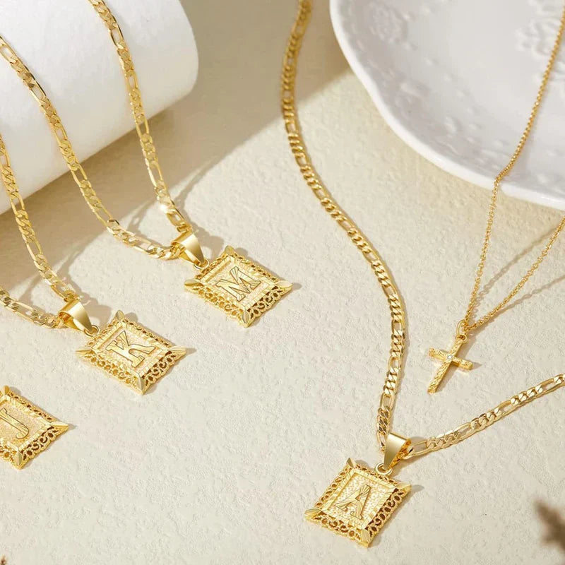 Set Collar Cruz con Inicial | Oro