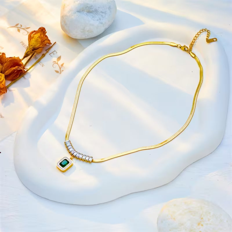 Collar Esmeralda Prisma Regalia | Oro